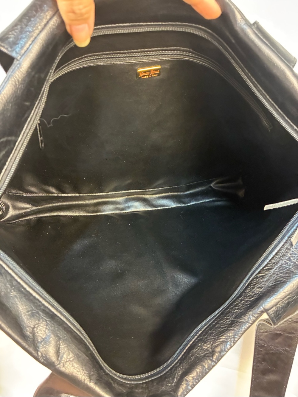 Neiman Marcus Made in Italy Black Leather Zipper Tote - Picture 7 of 10